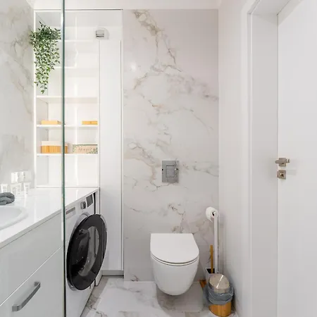 Mazowiecka Park By Bookinghost